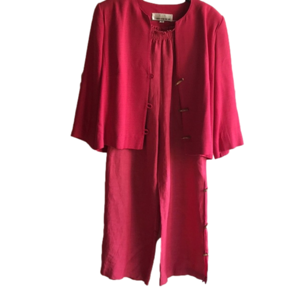 Caroline Rose suit